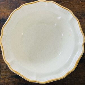 Mikasa Garden Club EC 400 Round Serving Bowl 9 1/2” with Minor Flaw